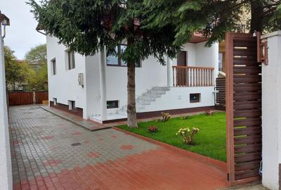 Casă individuală cu 5 camere în Ultracentral