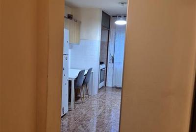 Decomandat cu 2 băi la etajul 3 - 8