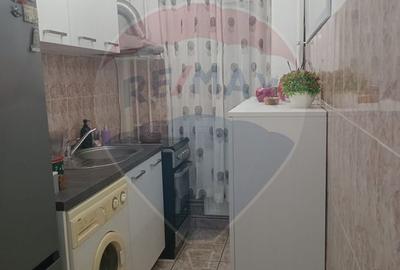 Apartament cu 2 camere semidecomandat, mobilat în Intim