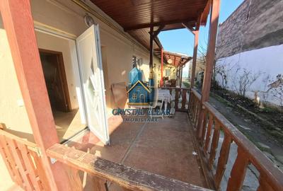 Două case în curte comună, 6 camere + 385 teren - zona semicentrală - 20