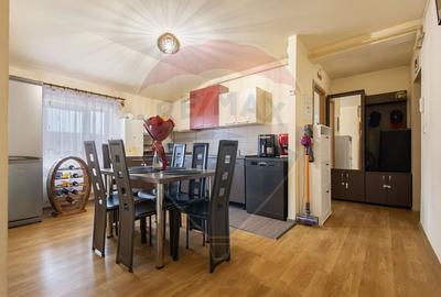 Apartament cu 3 camere de vanzare in zona Dambovita - 1