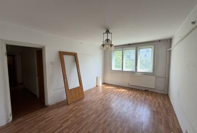 Apartament cu 2 camere decomandat în Drumul Taberei