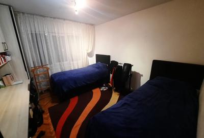 Apartament cu 3 camere semidecomandat, mobilat în Tătărași