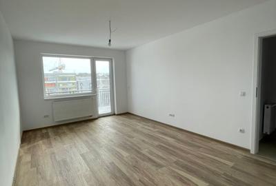 Apartament cu 3 camere decomandat în Tractorul