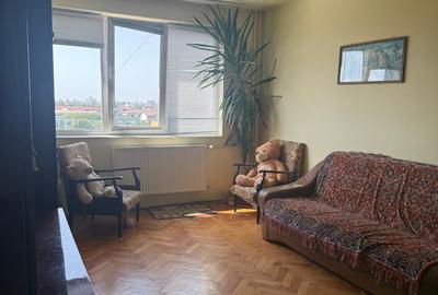 Apartament cu 3 camere semidecomandat în Girocului