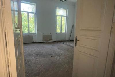 Imobil istoric de vânzare în Centrul Vechi, București. INVESTITTIE. 3.590.000 E - 19