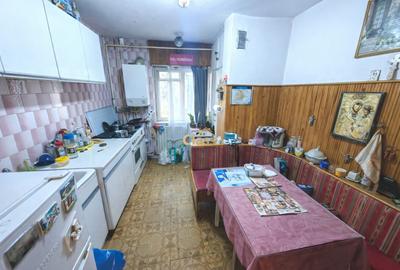 Apartament cu 3 camere decomandat, mobilat în Zorilor