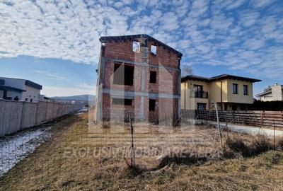 Casa individuala | La rosu | 260 mp | 583 mp teren | Cetate - 2