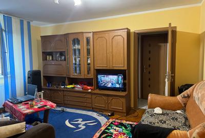 Apartament 2 camere etaj 1 zona Florilor