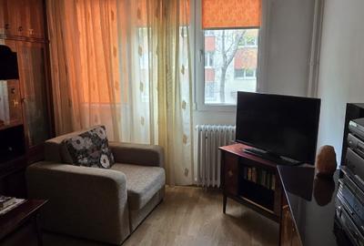 Proprietar vand apartament 3 camere decomandat etaj 1 Rahova str. Garoafei - 1
