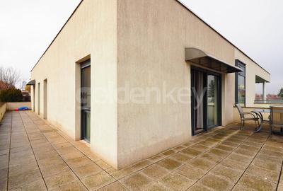 Apartament penthouse cu 4 camere | 2 garaje | spatii generoase - 19