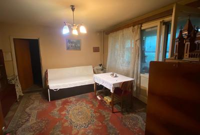 Apartament cu 3 camere semidecomandat în Alexandru Obregia