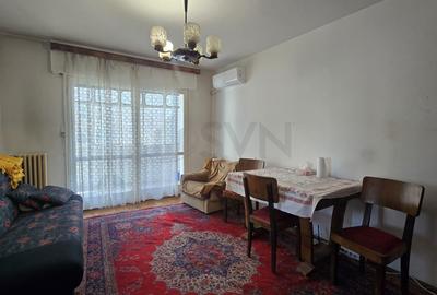 Apartament cu 3 camere semidecomandat, mobilat în P-ța Unirii