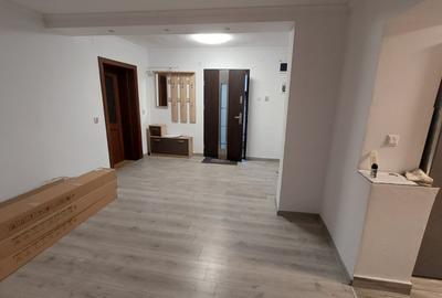 Vand casa cu 4 camere in Gradiste