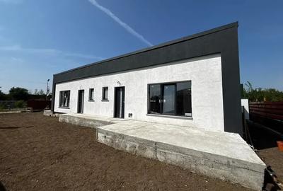 Apartament cu 3 camere semidecomandat în Mânăstirea