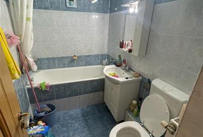 Apartament de vanzare 3 camere zona Intre Lacuri - 8