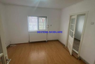 Valu lui Traian, casa la sosea, renovata - 2