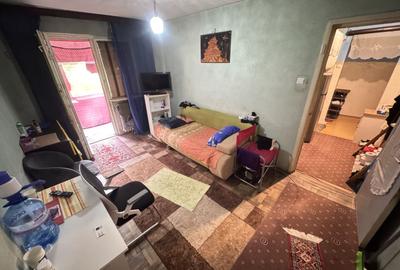 Apartament cu 3 camere semidecomandat în Km 4-5