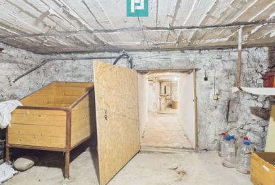 Două case, curte mare, lângă Castelul Corvinilor - 34
