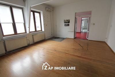 Birou, 216 mp în Central