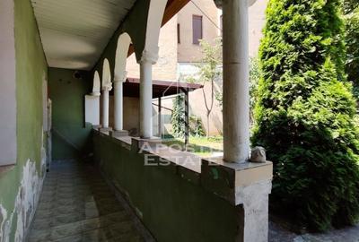 Casa la curte comuna 4 camere, zona Centrala - 17