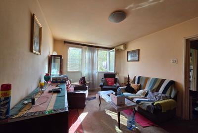 Apartament cu 3 camere semidecomandat în Titan