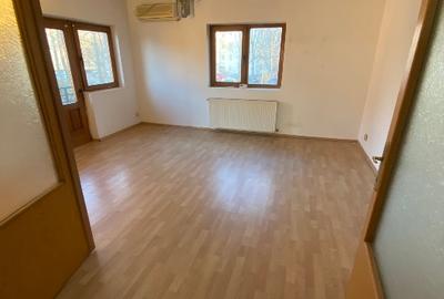 Vila cu 3 apartamente  la parter,etaj  si mansarda - 15