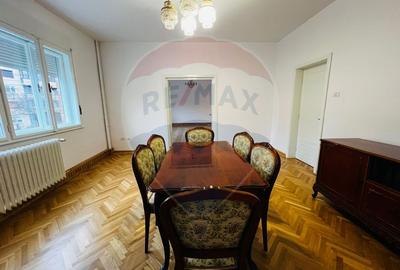 Apartament boem 5 camere zona ultracentrala etajul 1