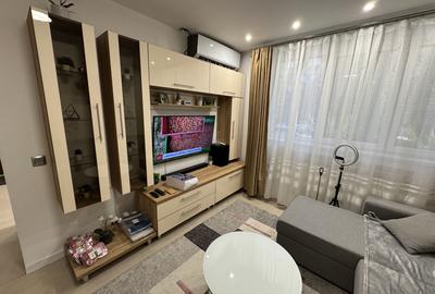 Apartament cu 3 camere semidecomandat, mobilat în Rahova