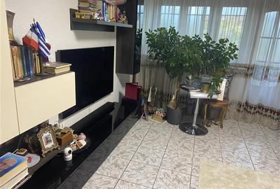 Apartament 3 camere , zona ultracentrala - Primaria Focsani , 83 mp , imbunatati - 2