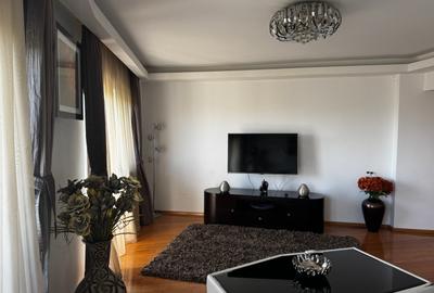 Apartament cu 3 camere semidecomandat în P-ța Unirii