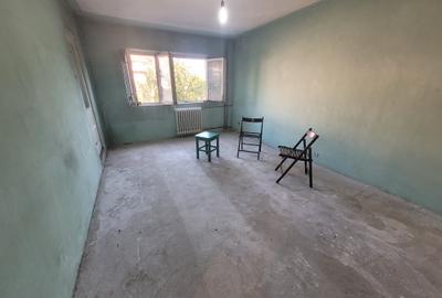 Apartament cu garaj si 2 boxe