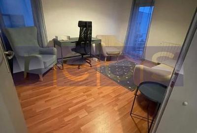Apartament cu 3 camere decomandat în Polonă