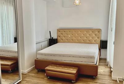 Apartament cu 3 camere semidecomandat în Herăstrău