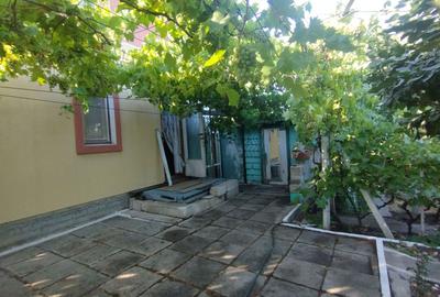 Casă individuală cu 2 camere în Palazu Mare