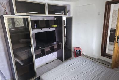 Casa 35 mp cu curte 300 mp, Micro 17 – Str. Oltului, 250 euro lunar - 1