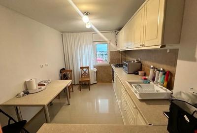 De vanzare apartament 3 camere, zona Rahova-Sebastian - 2