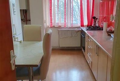 De vanzare apartament 3 camere Trivale cf 1, decomandat