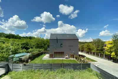 Casă individuală cu 5 camere în Corbeanca