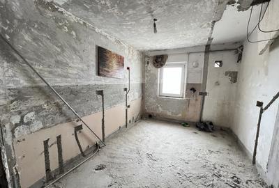 Apartament cu 3 camere decomandat în Milcov