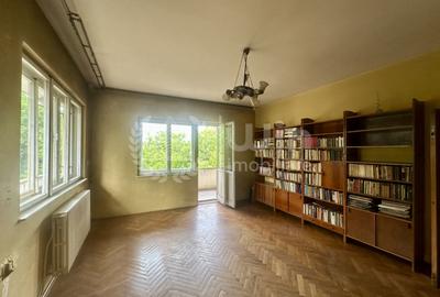 Apartament cu 4 camere decomandat în Central