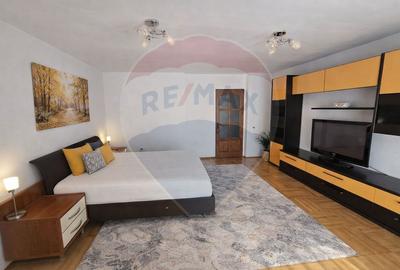 Apartament cu 3 camere decomandat, mobilat în Zorilor