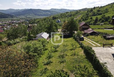 Casa bătrânească cu foișor și teren - 2