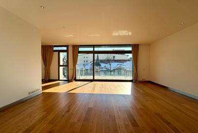 Apartament cu 4 camere decomandat în Aviatorilor