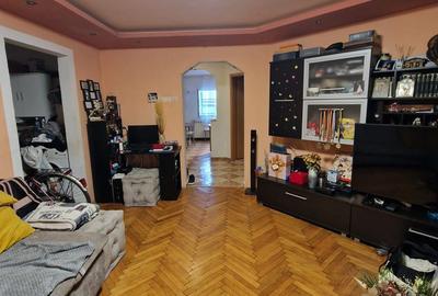 Soarelui | 3 Camere | Etaj 1 | Centrala proprie | Boxa - 6