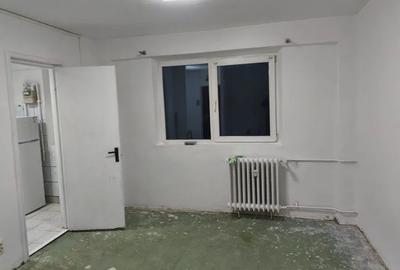 Garsoniera,Teiul Doamnei,Facultatea de Constructii,bl.reabilitat,et.3/10,Libera - 1