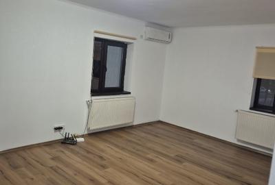 Inchiriez Spatiu comercial et 1 - 4