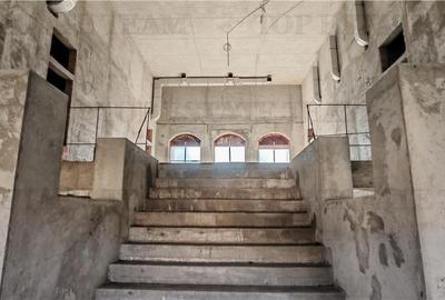 Vila somptuoasa, 10 + camere, S+P+1, 1100mp utili, cu toate utilitatile, in  sec - 30