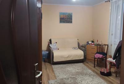 De vanzare apartament 1 camera,semicentra,mobilat si utilat,etajul 3,frumos. - 1