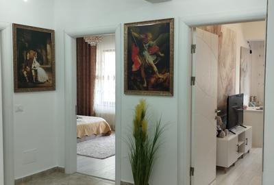 Apartament cu 3 camere decomandat, mobilat în Central